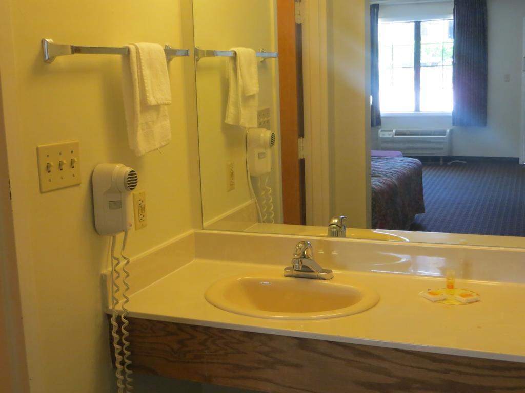 Days Inn Милиджвил Екстериор снимка